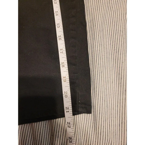 RIDERS BY LEE - BERMUDA MID RISE SHORT - WOMENS - WAIST 17" PERFECT CONDITION - Picture 5 of 7